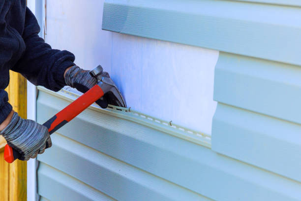 Reliable Siding Repair contractor in East Flat Rock, NC by Creative Siding